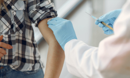 Covid-19 vaccine trial begins in Leeds