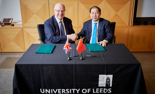 Sir Alan Langlands, the University's Vice-Chancellor signs the research agreement with Professor Zhongqin Lin from Shanghai Jiao Tong University